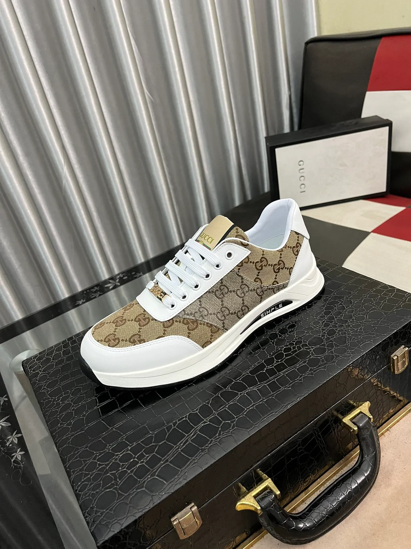 Men's Men's Shoes 💰420 ⌚️⌚️[GUCCI] Gucci men's casual shoes are absolutely popular 🔥The ultimate matching item for trendy men! Irresistible charm of super texture, the main recommendation, the upper is made of high-quality cowhide + breathable fabric, sheepskin feet, wear-resistant rubber sole, noble and elegant! Extremely comfortable🎁🎁You can be as handsome as you want💪 Size: 38-44!